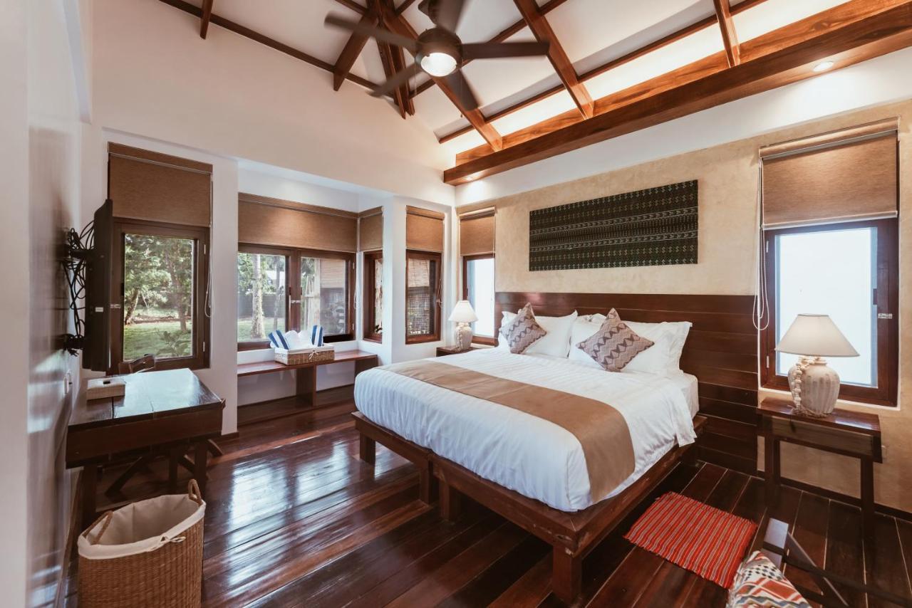 Alon Cloud9 Beach Front Catangnan Exterior photo