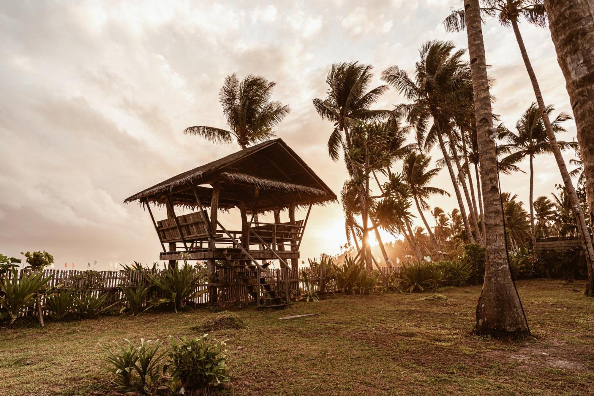 Alon Cloud9 Beach Front Catangnan Exterior photo