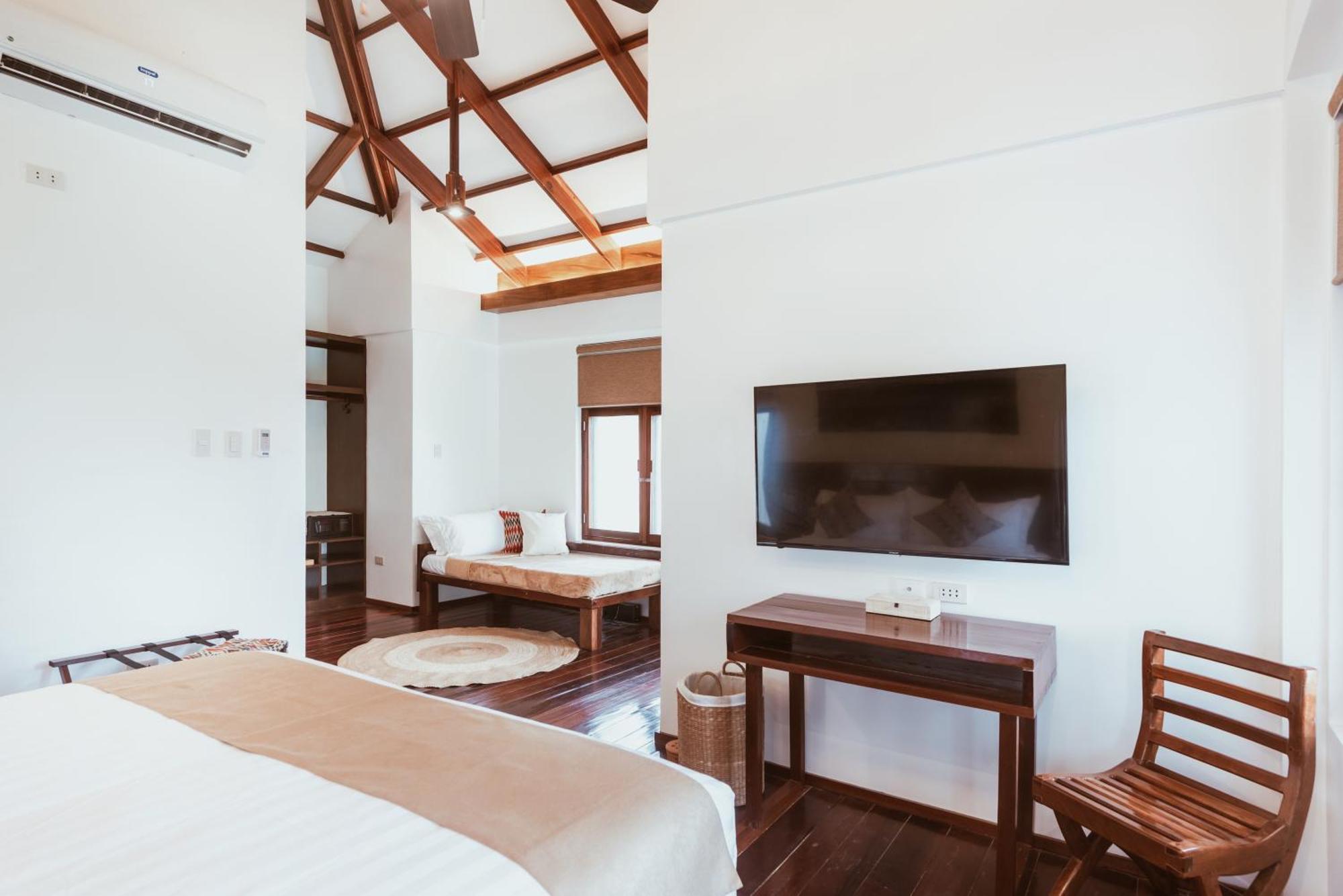 Alon Cloud9 Beach Front Catangnan Exterior photo